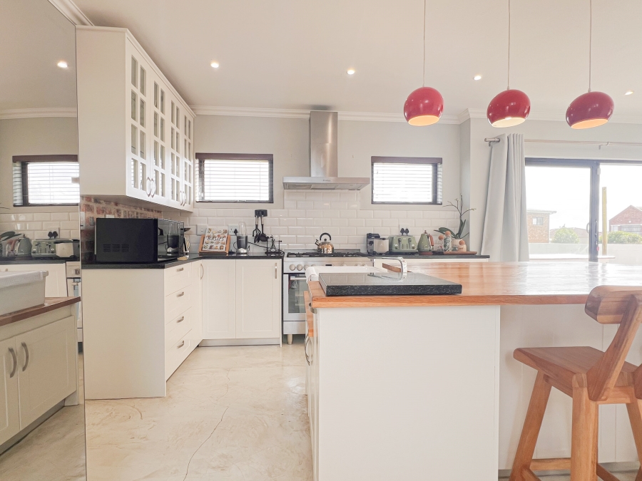 5 Bedroom Property for Sale in Myburgh Park Western Cape
